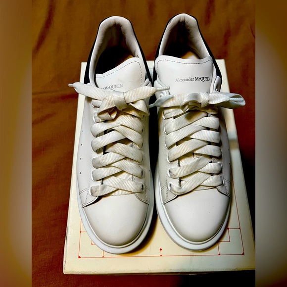 Alexander McQeen Sneaker - Picture 1 of 6